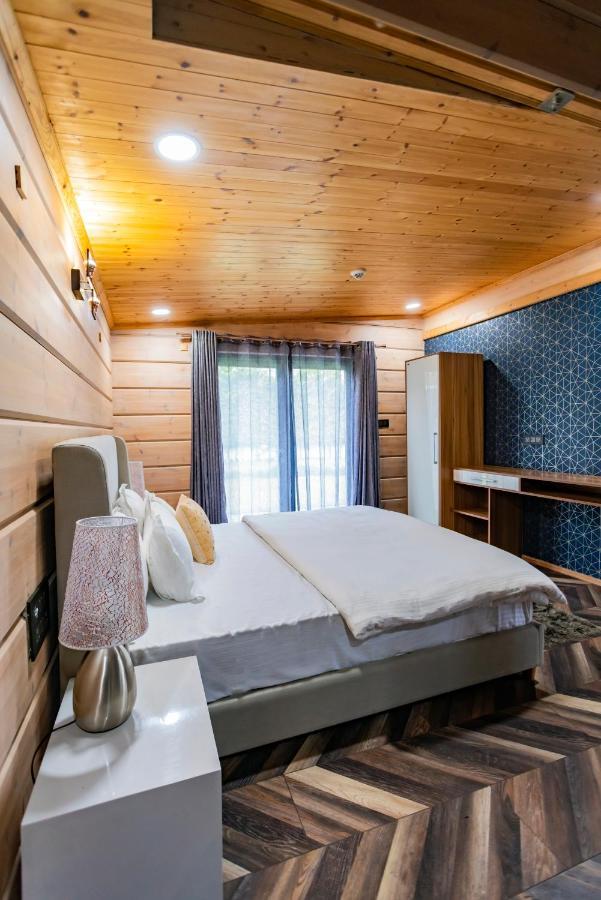 Saffronstays Paradise Pines, Dehradun - Cliff Villa With Valley & Forest Views Zewnętrze zdjęcie